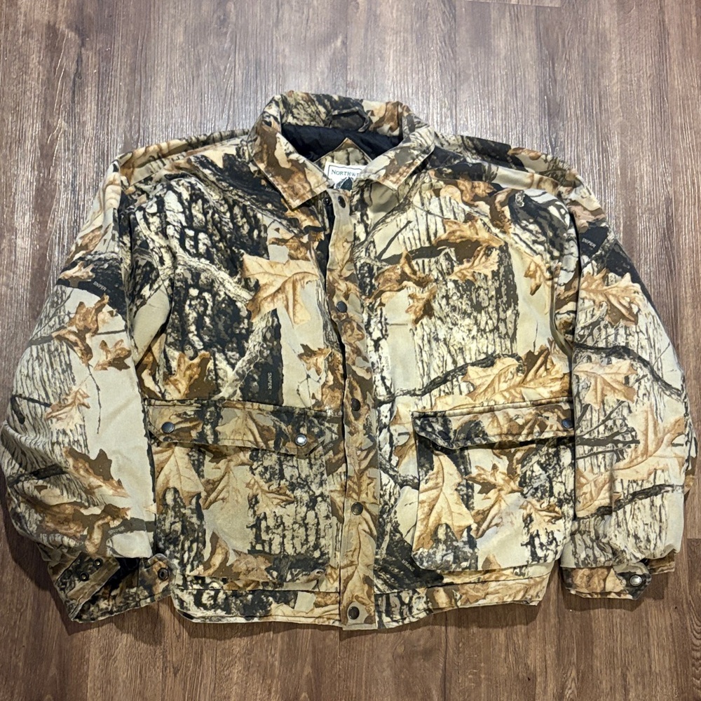 Vintage Northwest territory men’s large camo hunting puffer jacket